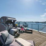 Holiday home Triton: Meerblick, Sauna, Dachterrasse *
