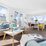 Holiday home Triton: Meerblick, Sauna, Dachterrasse