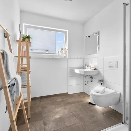 Triton: Meerblick, Sauna, Dachterrasse Дом отдыха