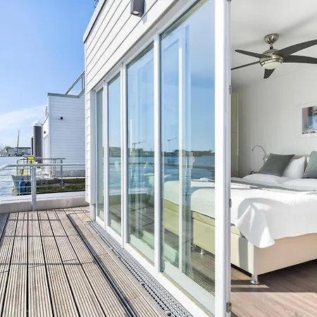 Triton: Meerblick, Sauna, Dachterrasse Holiday home Olpenitz