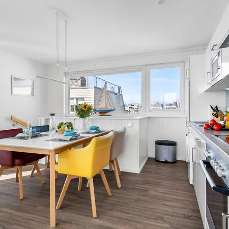 Triton: Meerblick, Sauna, Dachterrasse Дом отдыха